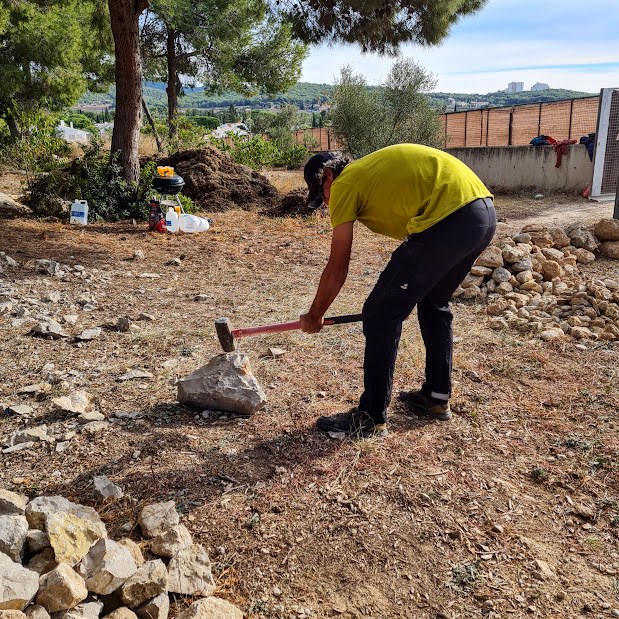 Restauració de l'amfiteatre del bosquet de l'escola Riera de Ribes