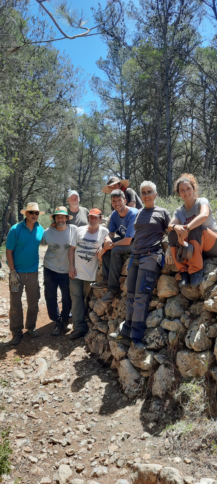 Restauració de murs de pedra seca a l'enton proper de l'ermita de Santa Caterina a Torroella de Montgrí
